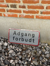 Skilt ~ adgang forbudt